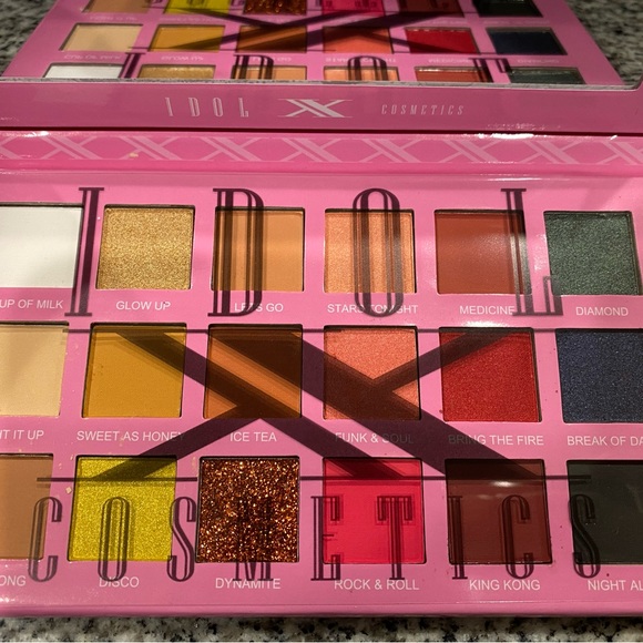 BTS eyeshadow palette - Picture 4 of 5